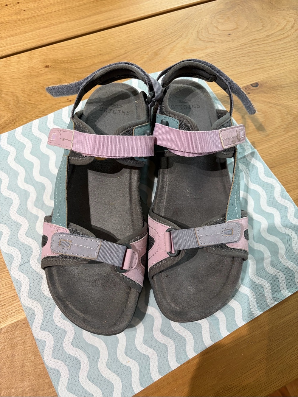 Earth Origins Women's Pink & Gray Adjustable Strap Sandals